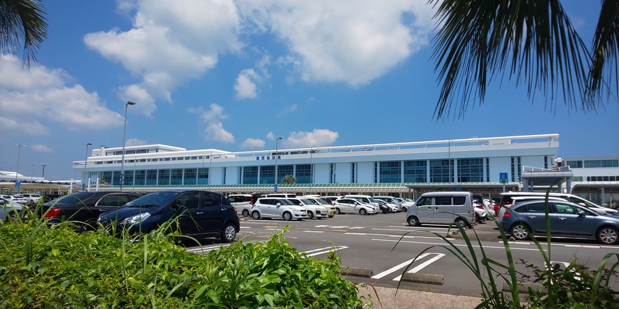 鹿児島空港まで、車約3分でお送りします。