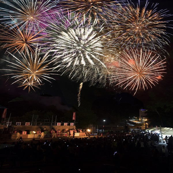 渓谷火祭り花火大会