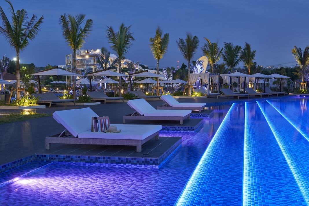 【LUXDAYSセール】残波岬の雄大な自然を味わう至福のビーチリゾートステイ＜朝食付＞