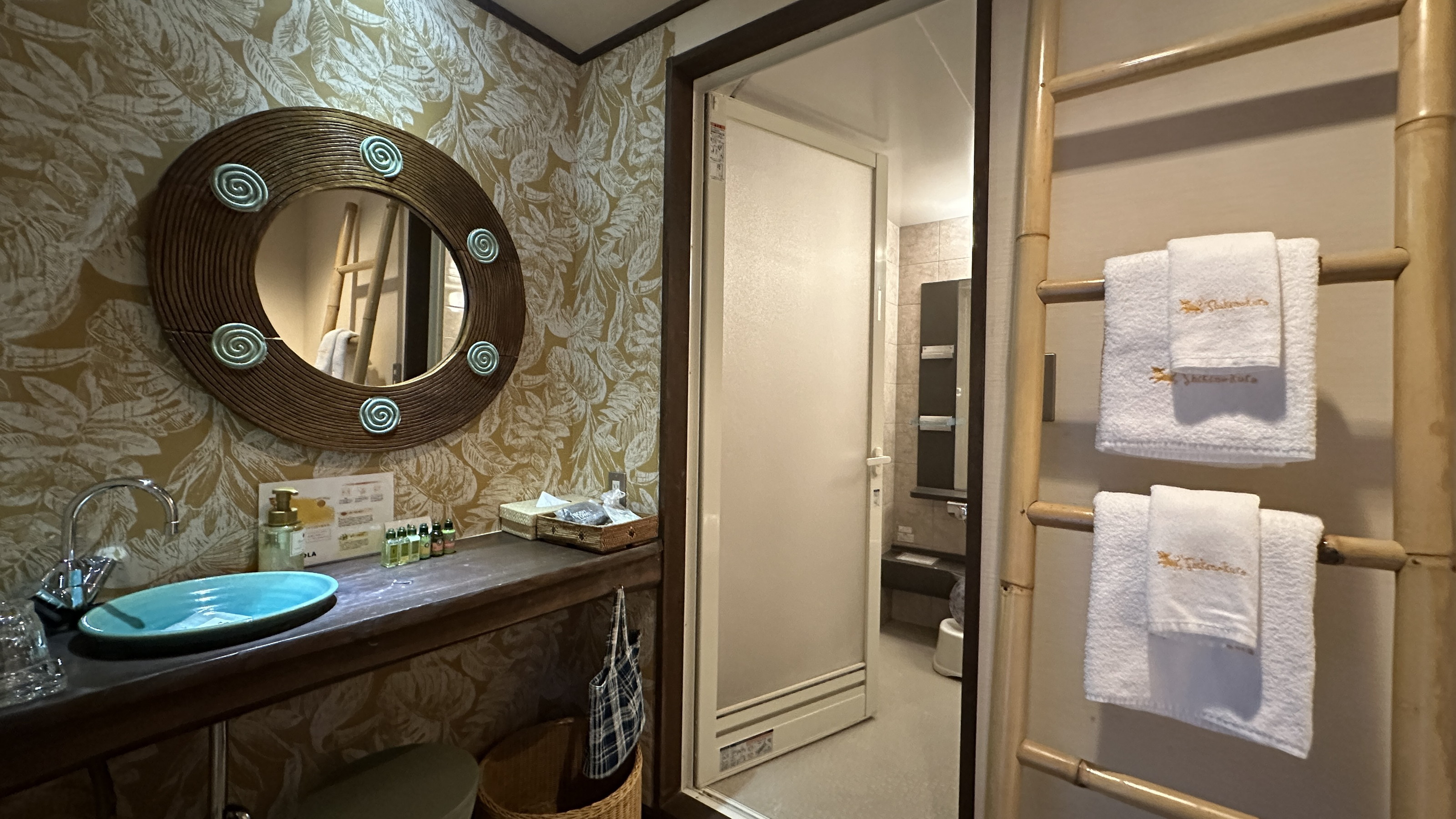 【天蓋付ダブルベッド】本館洋室／28平米◆南国リゾート風◆禁煙