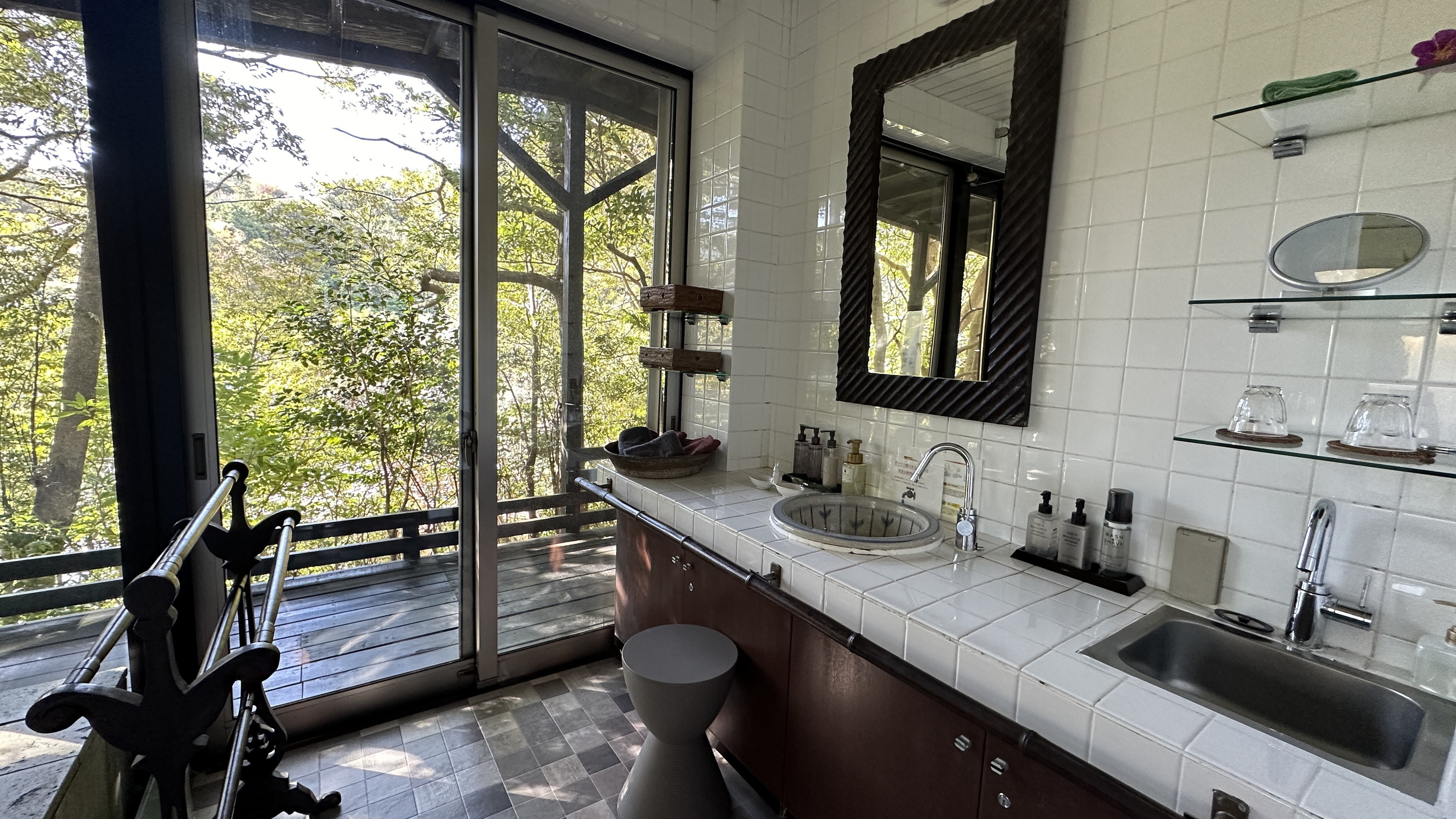 【離れ家リスの庭】一棟貸／56平米◆半露天風呂付の南国ヴィラ