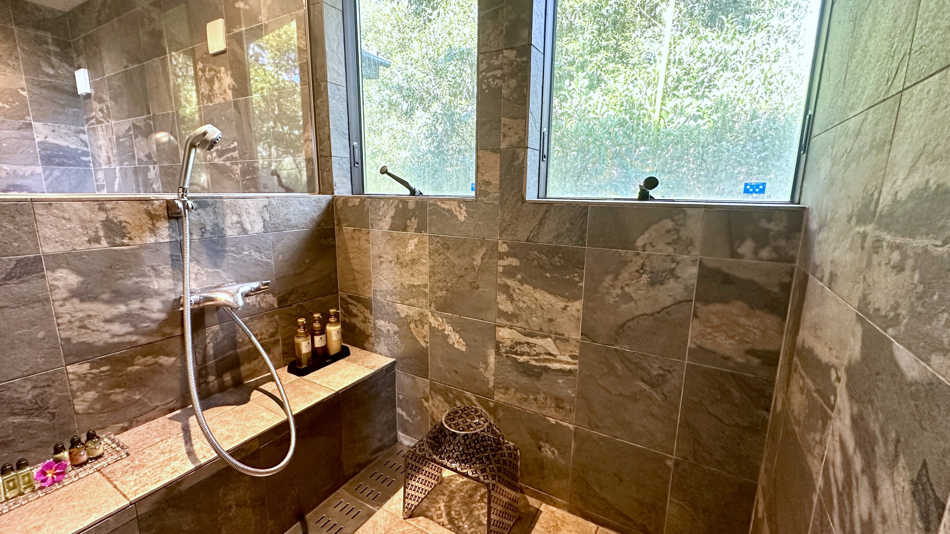 【隠れ家ヴィラAZITO】眺望抜群の一棟貸／72平米◆半露天風呂付