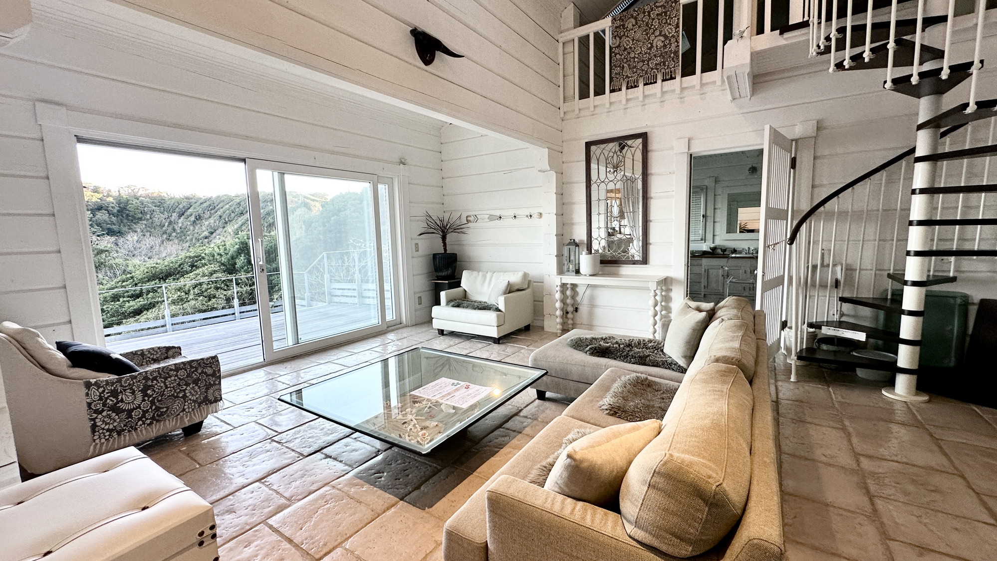 【別邸】 海を一望◆カーサ・デラノンナ※本館から車30分◆136平米（リビング）