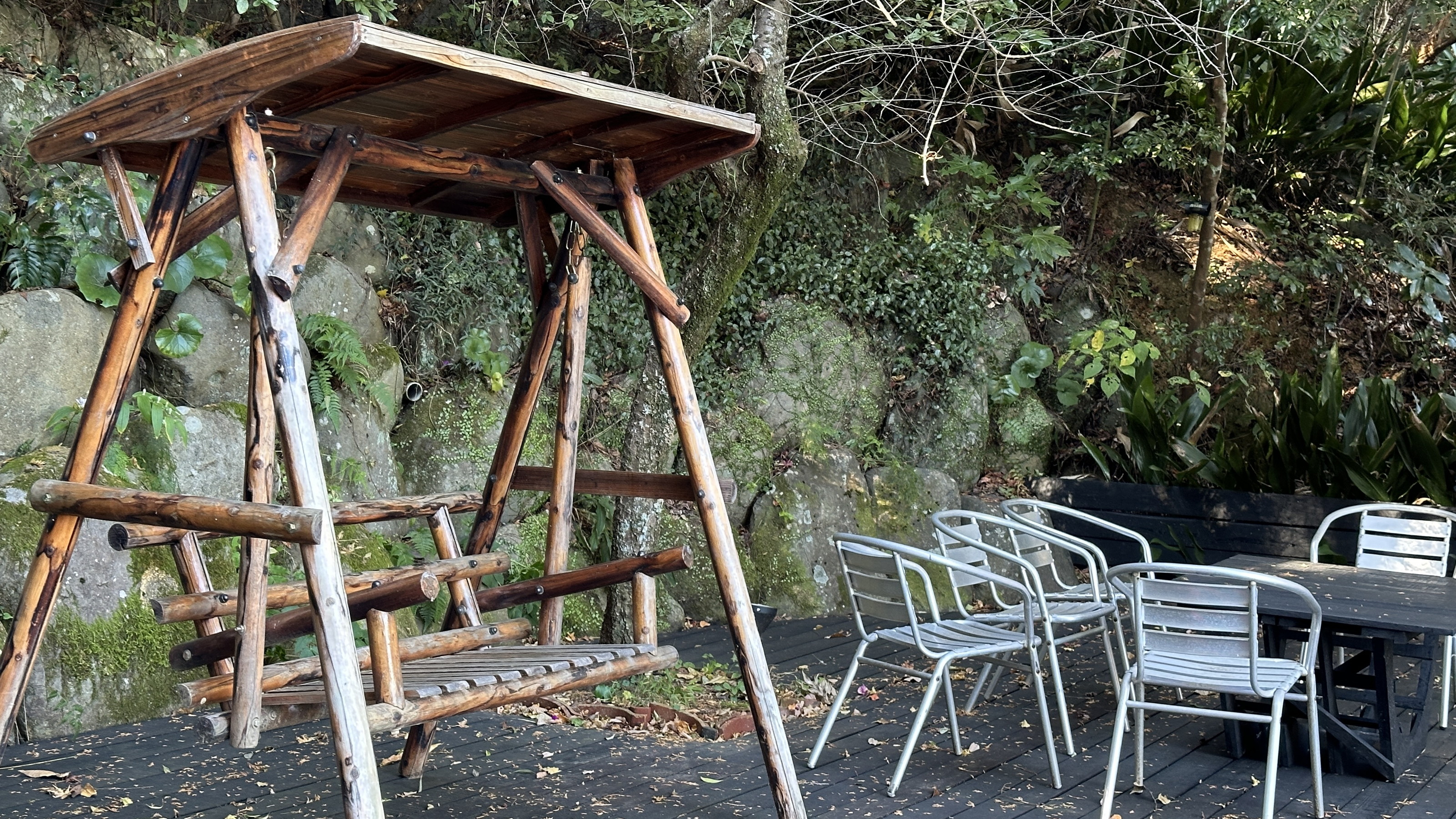 【ウッドデッキのドッグラン（本館施設）】