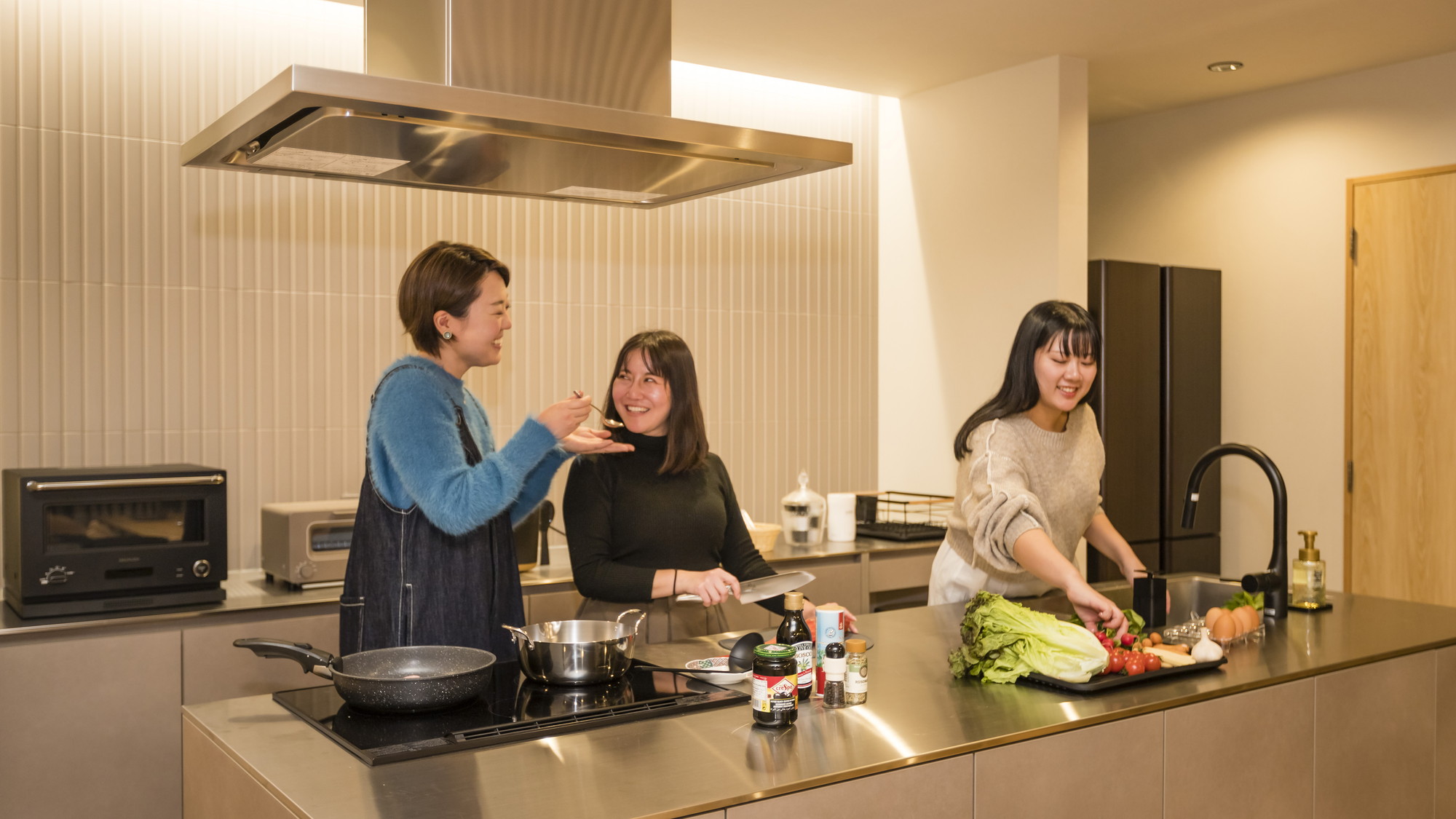 【別邸ULALA】食器や調理器具、調味料などご用意しておりますので自由なお食事をお楽しみください