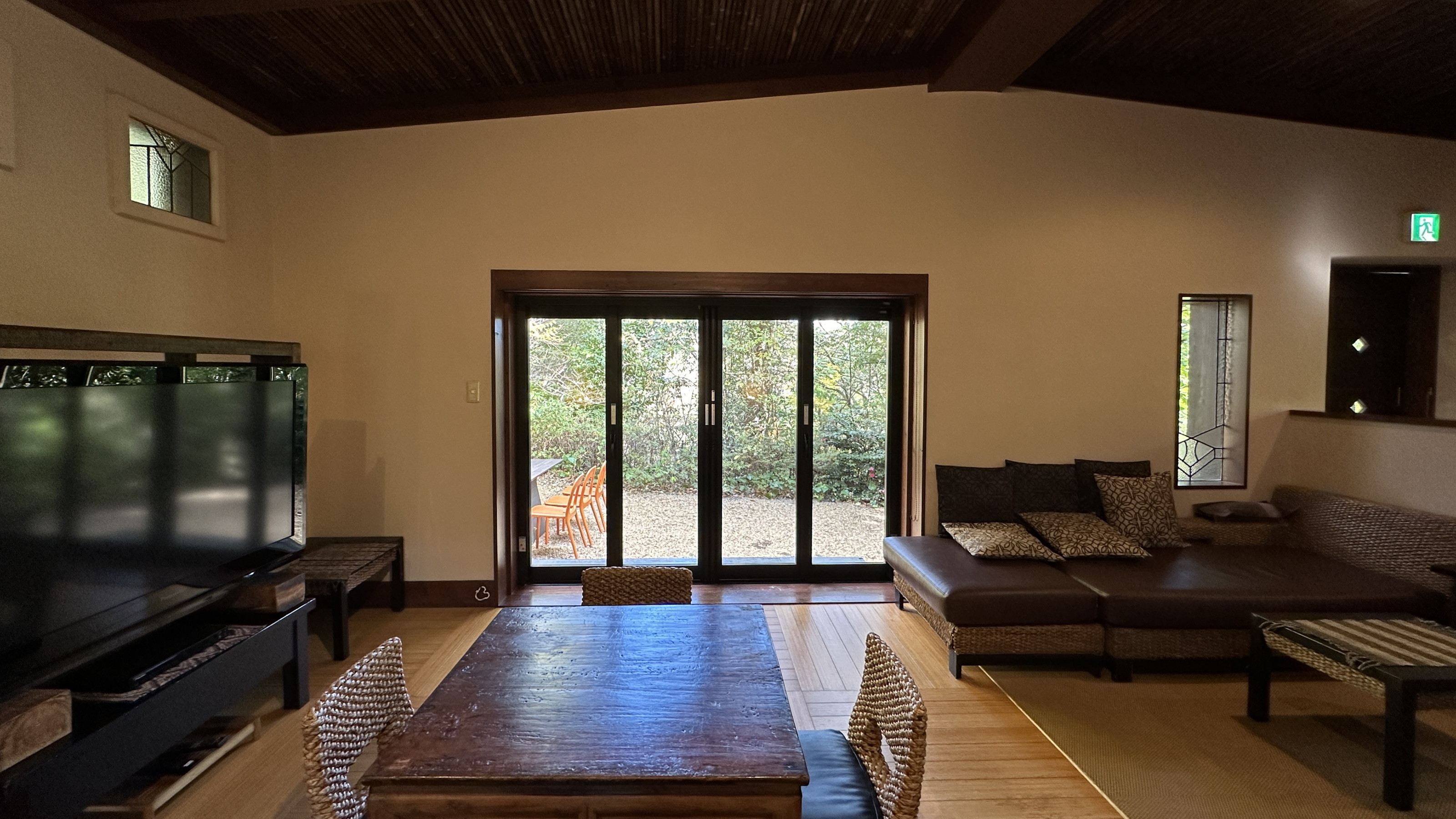 【離れ家リスの庭】一棟貸／56平米◆半露天風呂付の南国ヴィラ