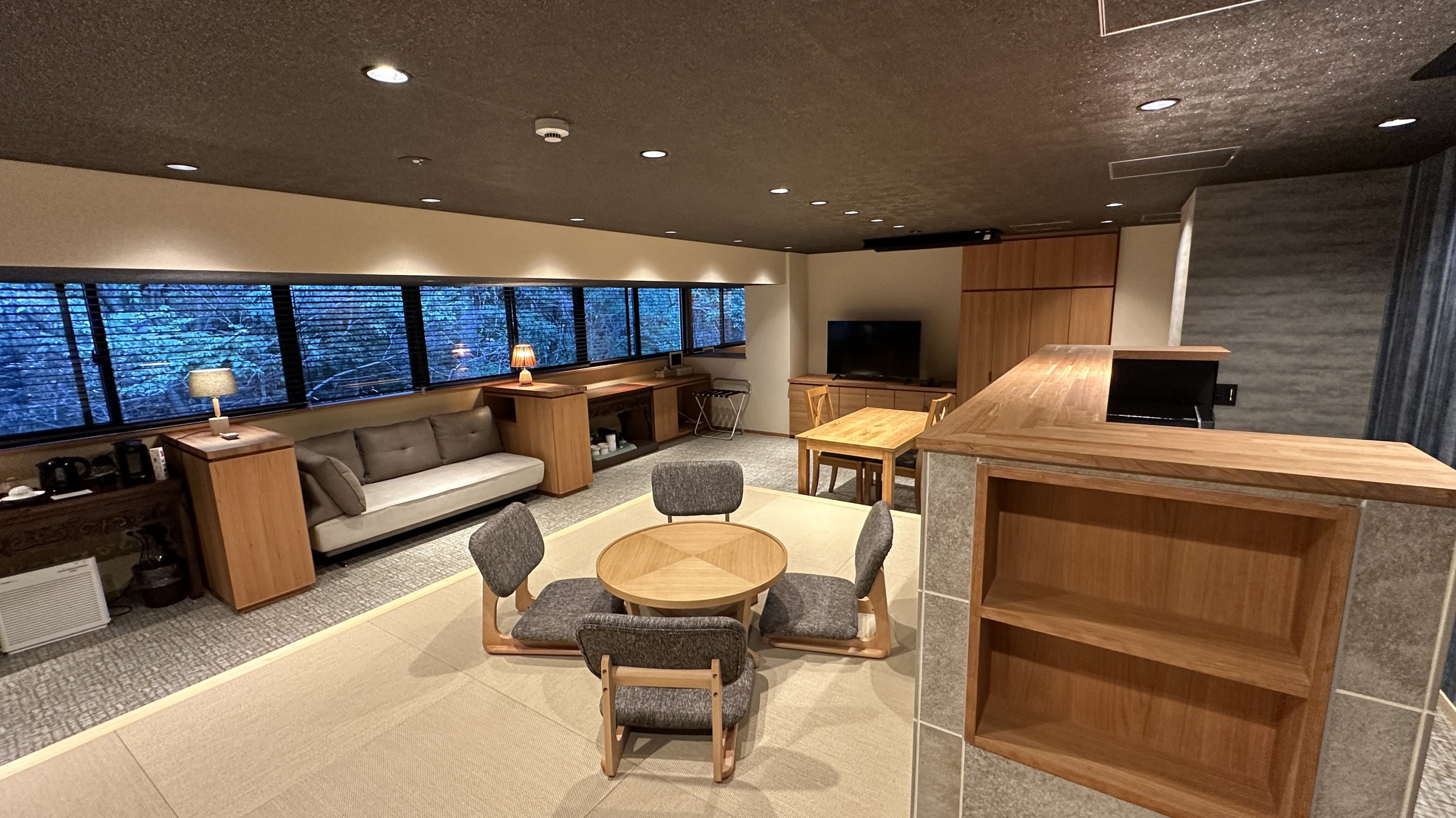 2024年12月リニューアルオープン！【本館最大100平米】森の中に佇む◆グランデルーム