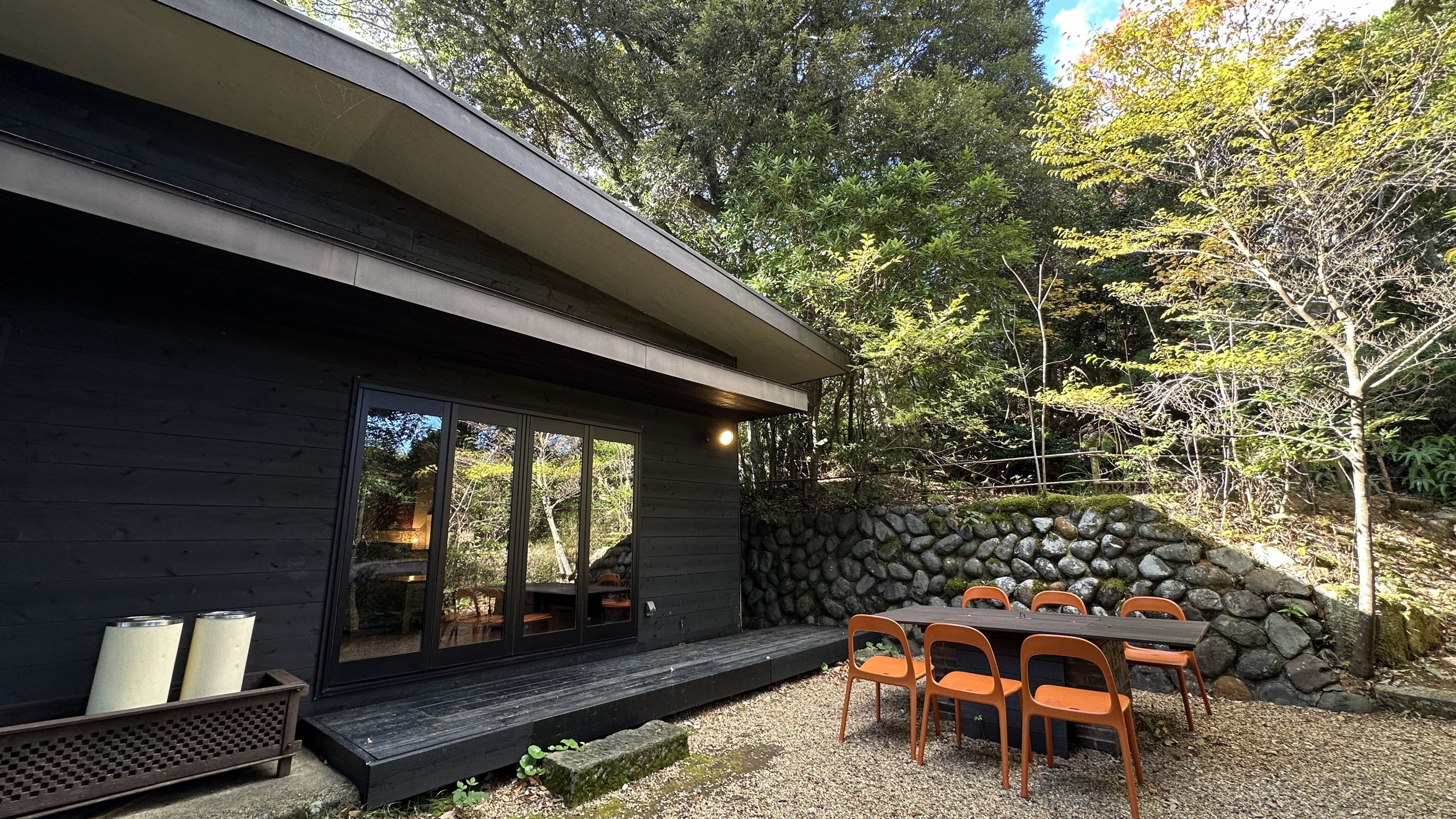 【離れ家リスの庭】一棟貸／56平米◆半露天風呂付の南国ヴィラ