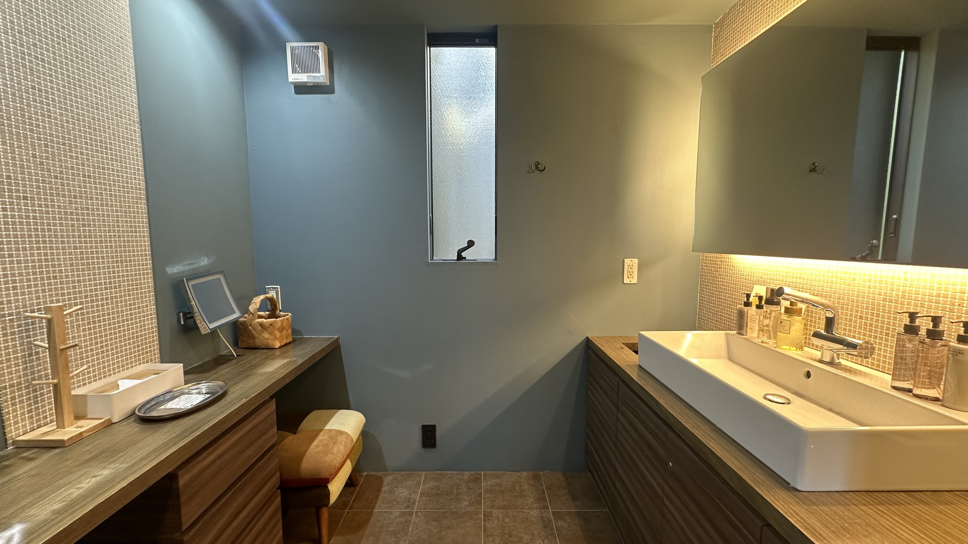 【隠れ家ヴィラAZITO】眺望抜群の一棟貸／72平米◆半露天風呂付