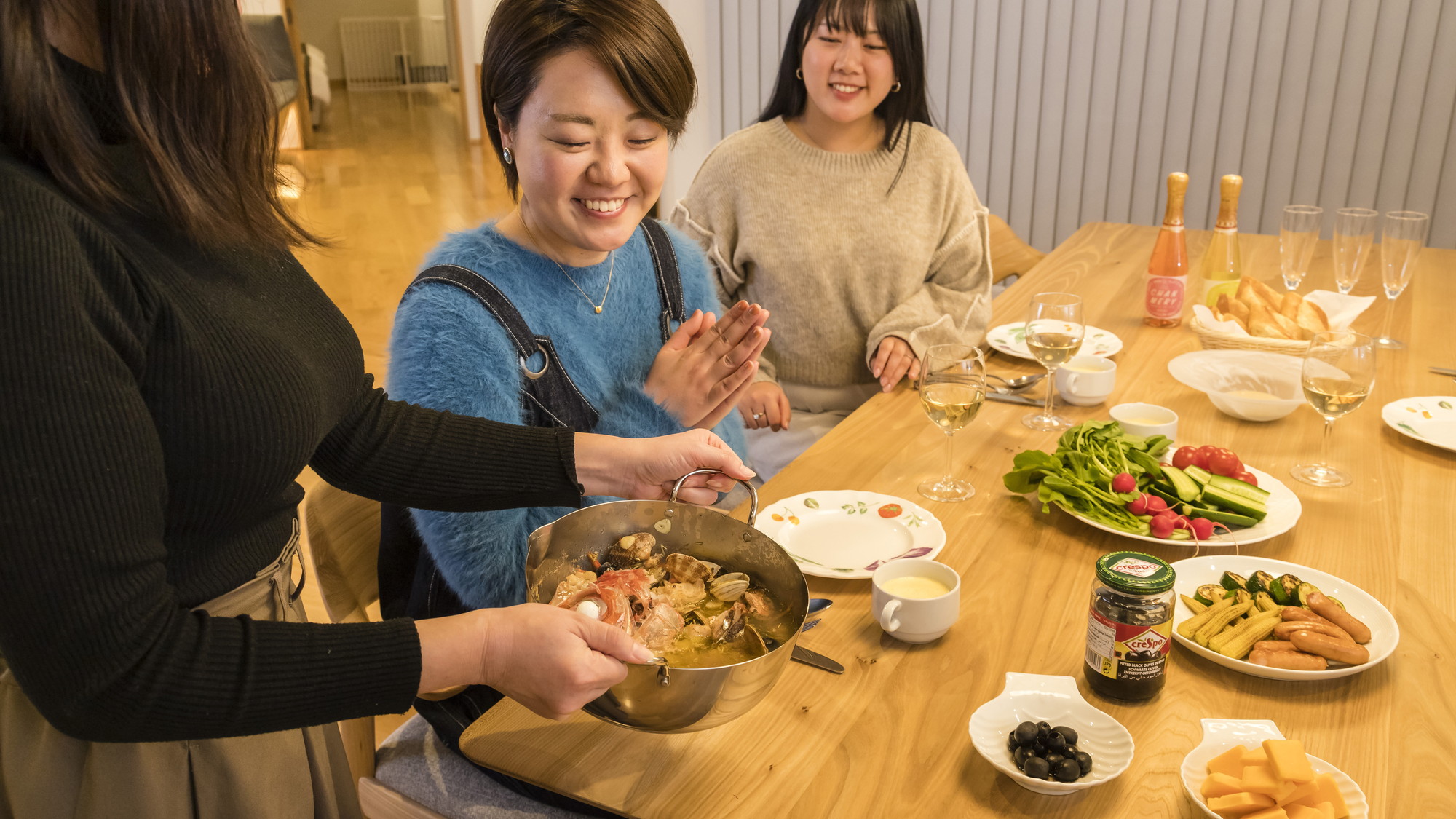 【別邸ULALA】食器や調理器具、調味料などご用意しておりますので自由なお食事をお楽しみください