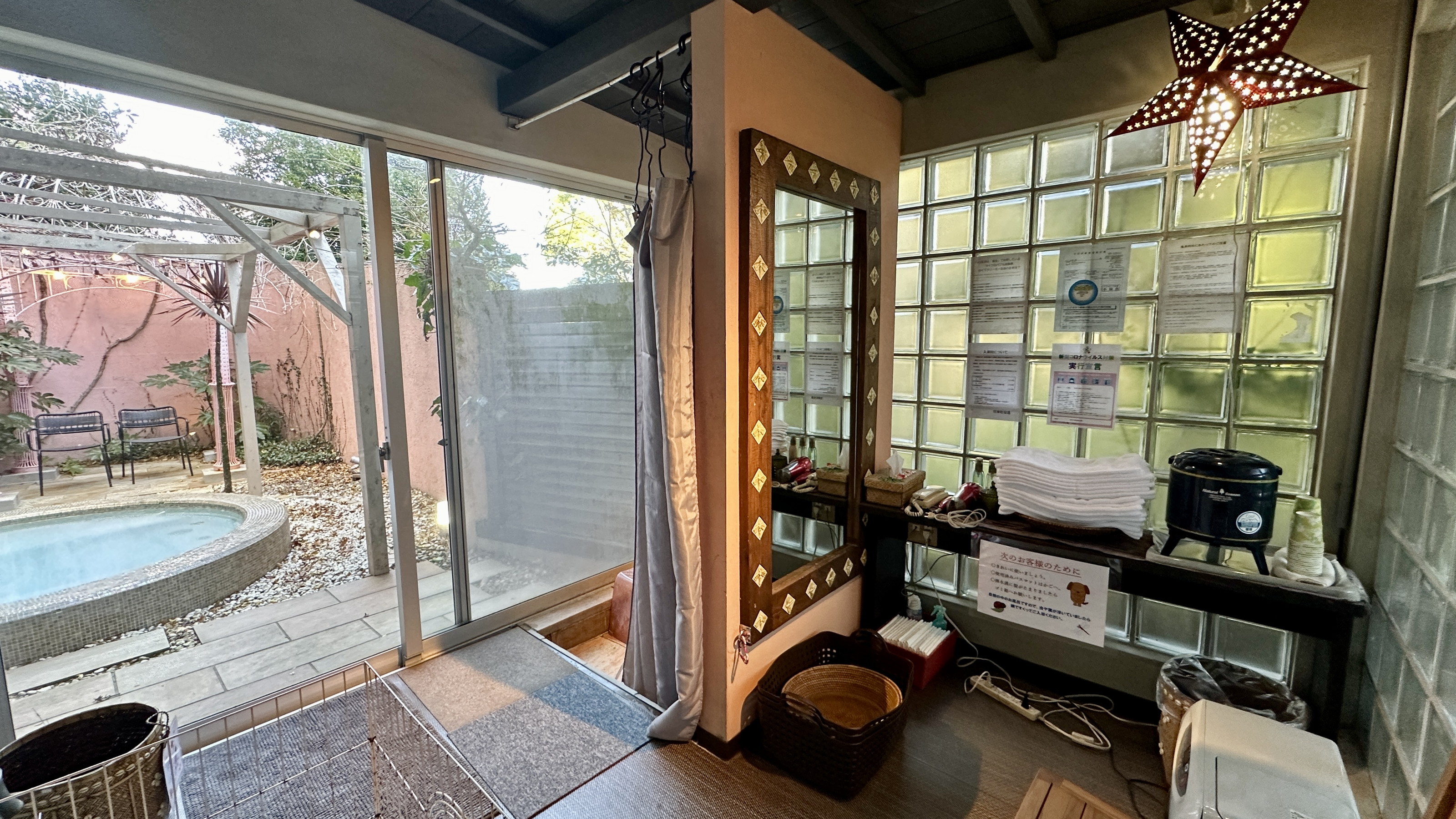 【貸切温泉】ガーデンスパ「湯空-YUSORA-」◆わんちゃんが待てるケージのご用意あり