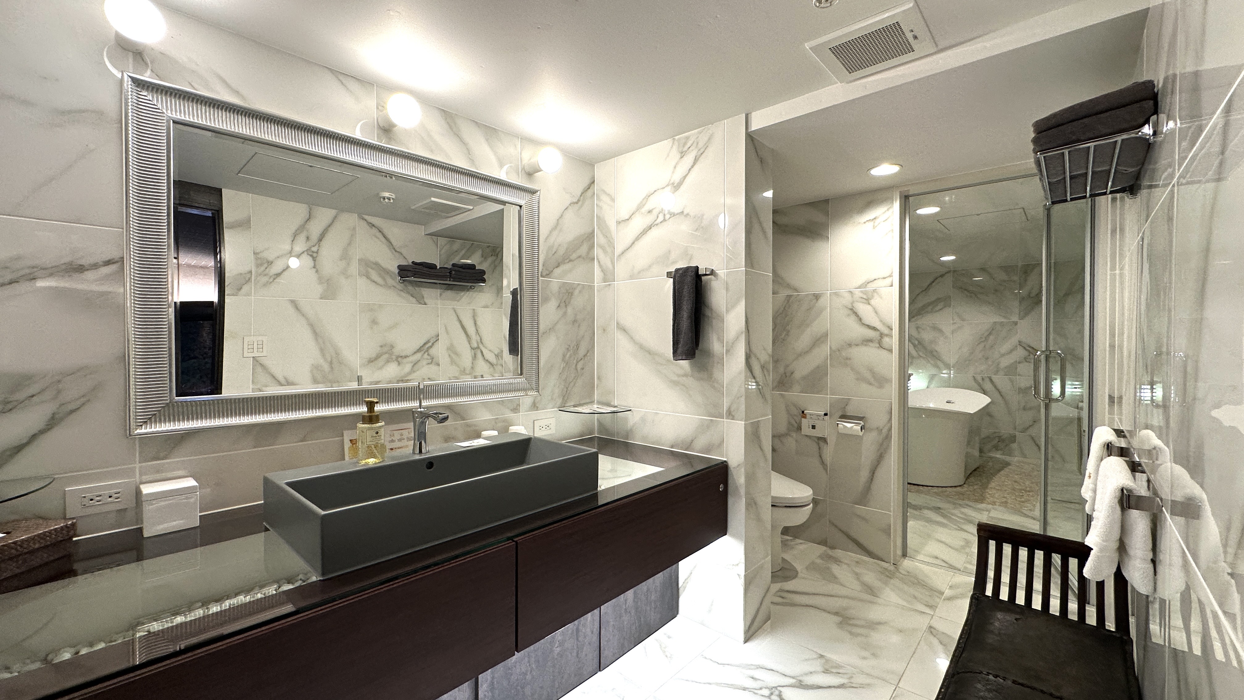 【森に抱かれる至福のプレミアムルーム】本館洋室／60平米◆禁煙