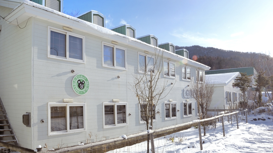 【温泉館】新館、温泉館、本館は館内通路で繋がっております。