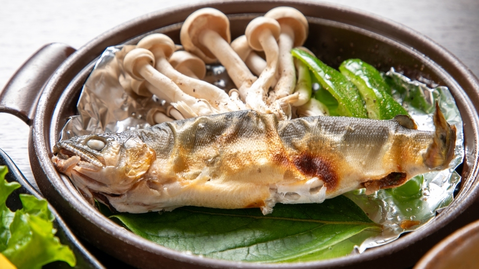 ＜鮎づくし×とちぎ和牛＞栃木の恵みを存分に味わう　贅沢会席〜子持ち鮎の塩焼付〜。