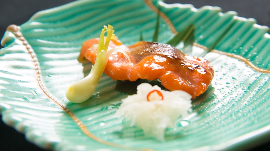 【お料理】「ヤシオマス西京焼き」の脂旨みを感じる一品。ぜひ白ご飯とお召し上がりください。