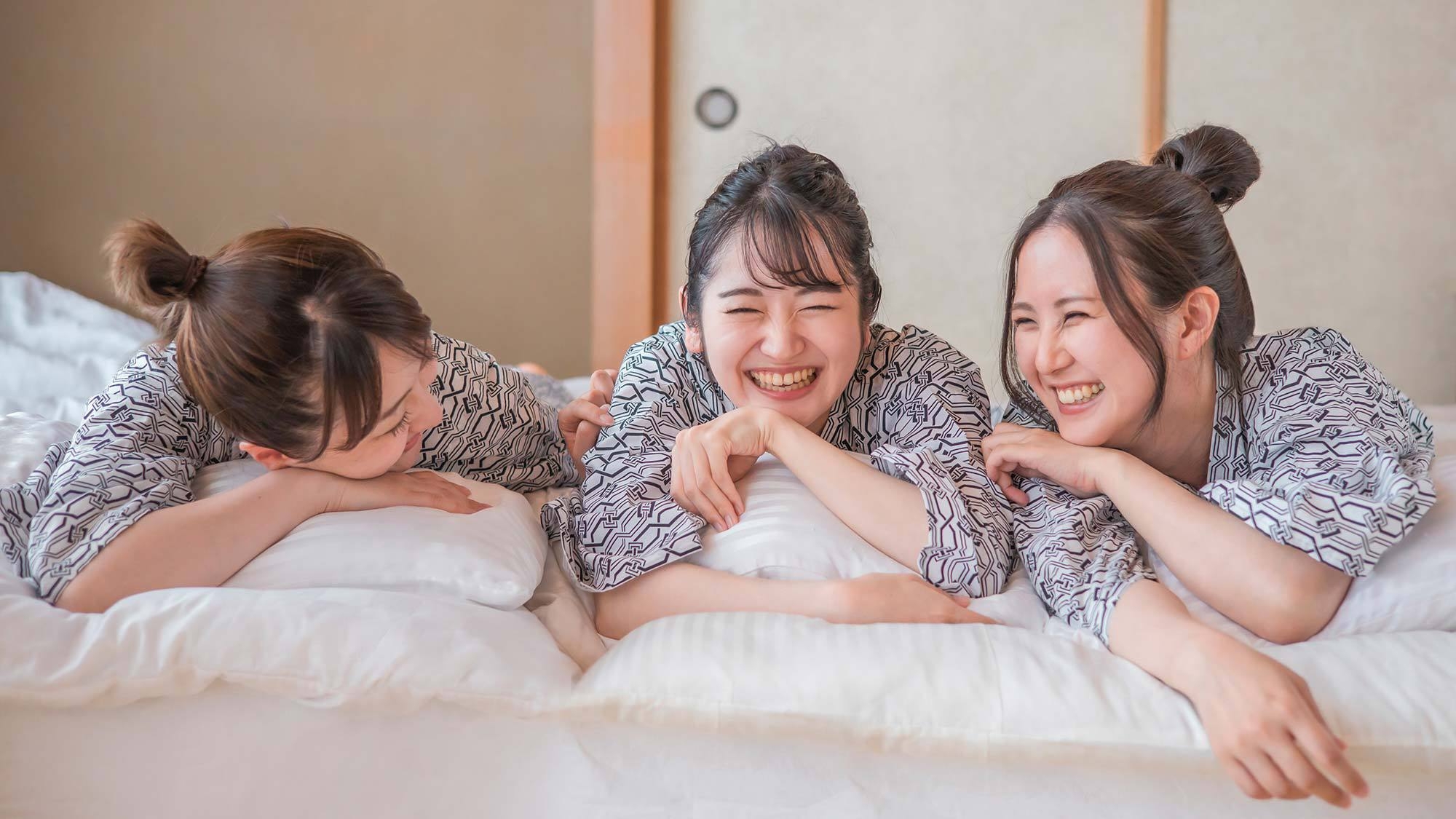 【岩盤浴無料サービス中】【4名〜グループが超お得】＜素泊＞駐車場無料〇渓谷を望む温泉が自慢