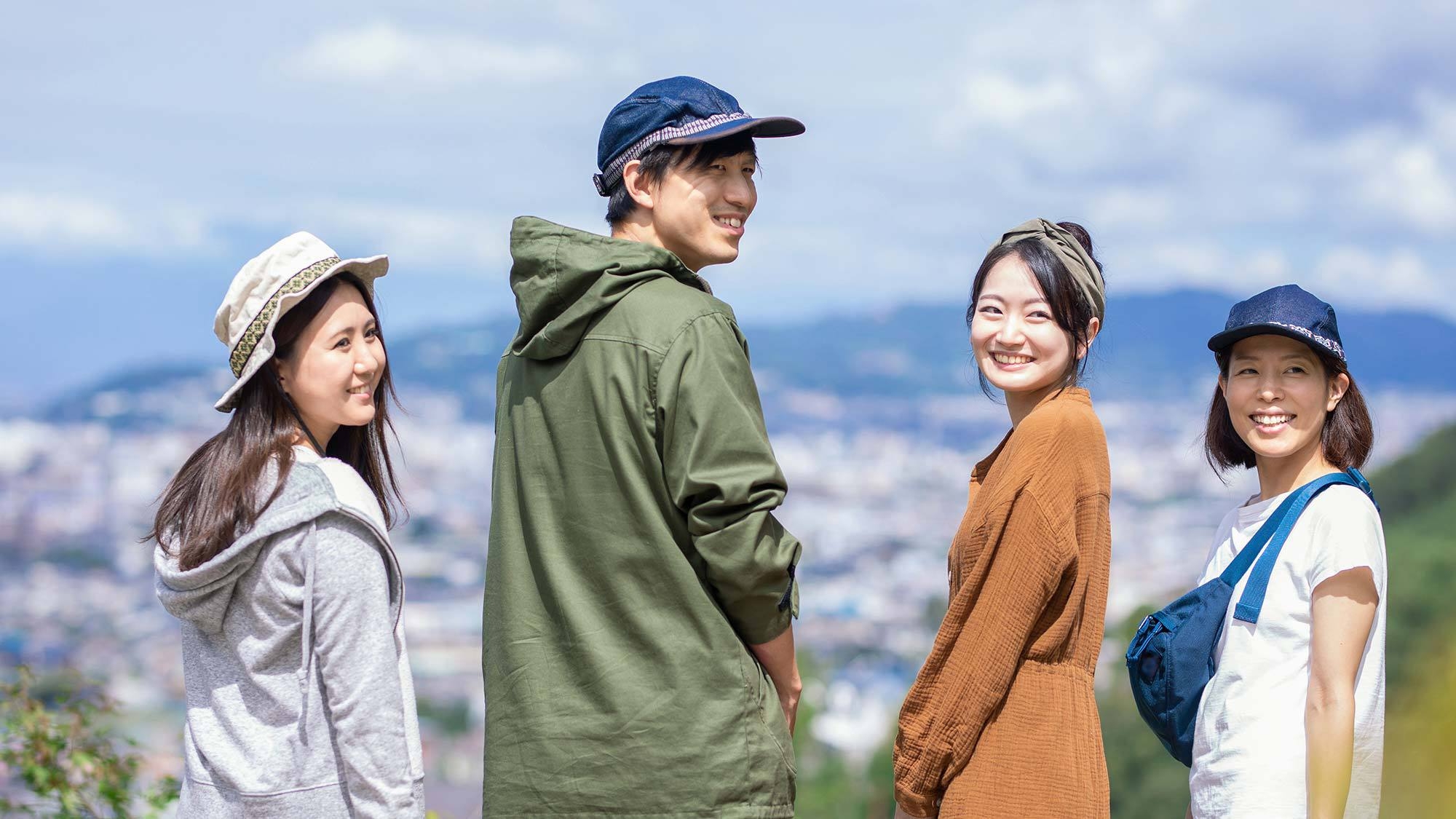 【4名〜グループが超お得3740円/人】＜素泊＞駐車場無料＆広々和室でのんびり〇渓谷を望む温泉が自慢