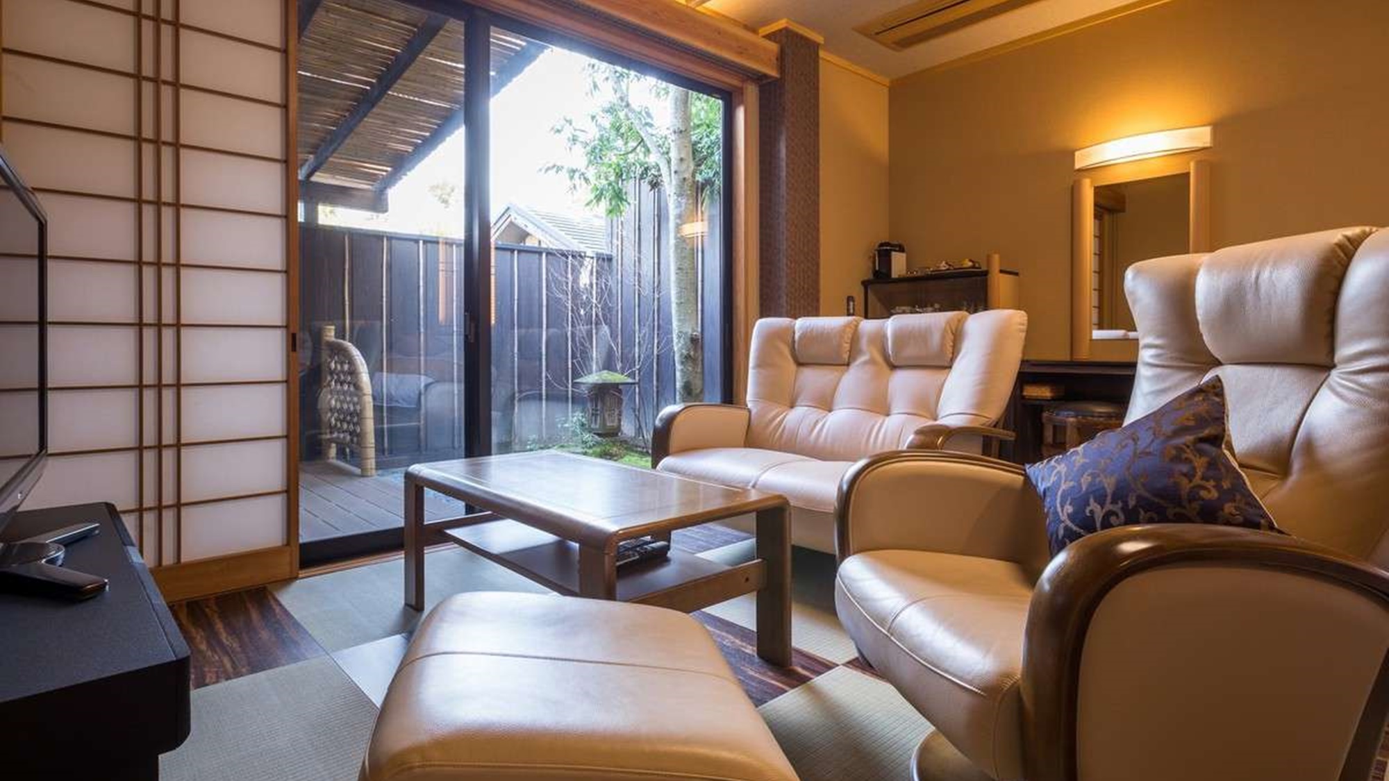 本館｜露天風呂付洋室｢瑠璃｣