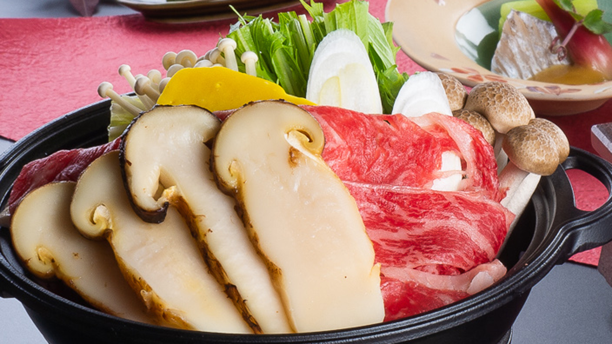 松茸のすき焼き（写真はイメージ）