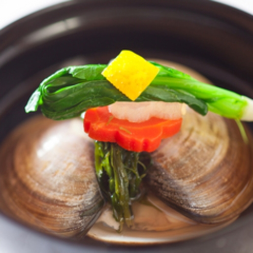 *【夕食一例】地産地消を心がけ、京野菜や旬の厳選食材を使用したお料理をご堪能下さい。