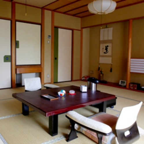 *【和室12帖一例】ゆったりお寛ぎいただける純和風のお部屋。全客室造りが異なります。