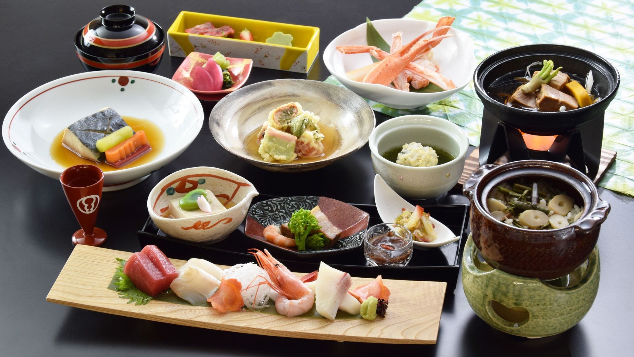 【お部屋食】季節の素材を用いた滝本のスタンダード／季節の御膳★☆☆
