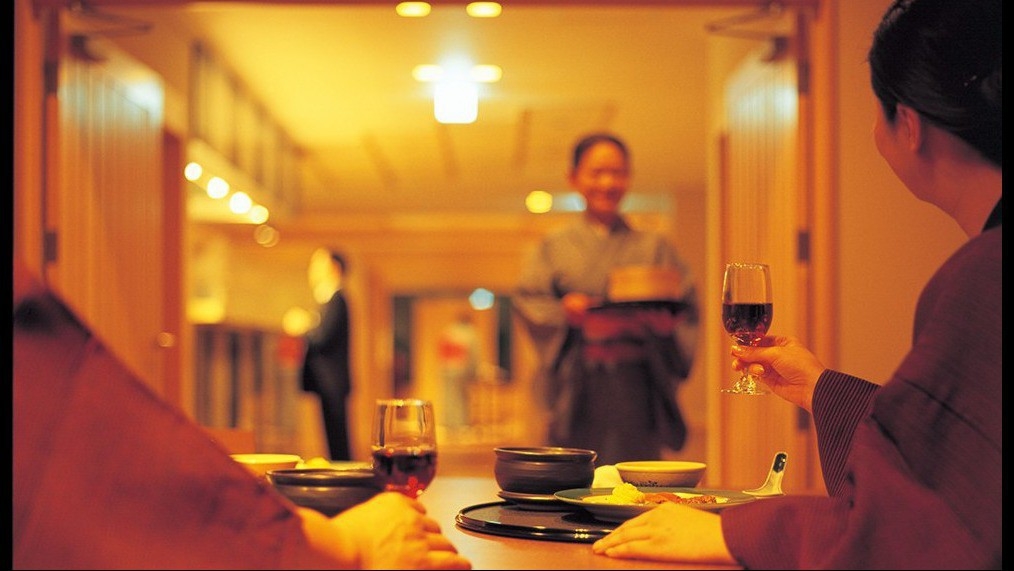 【食事処】旬を感じる会席を半個室のテーブル席で／季節の御膳（冬）★☆☆＜湯の里＞