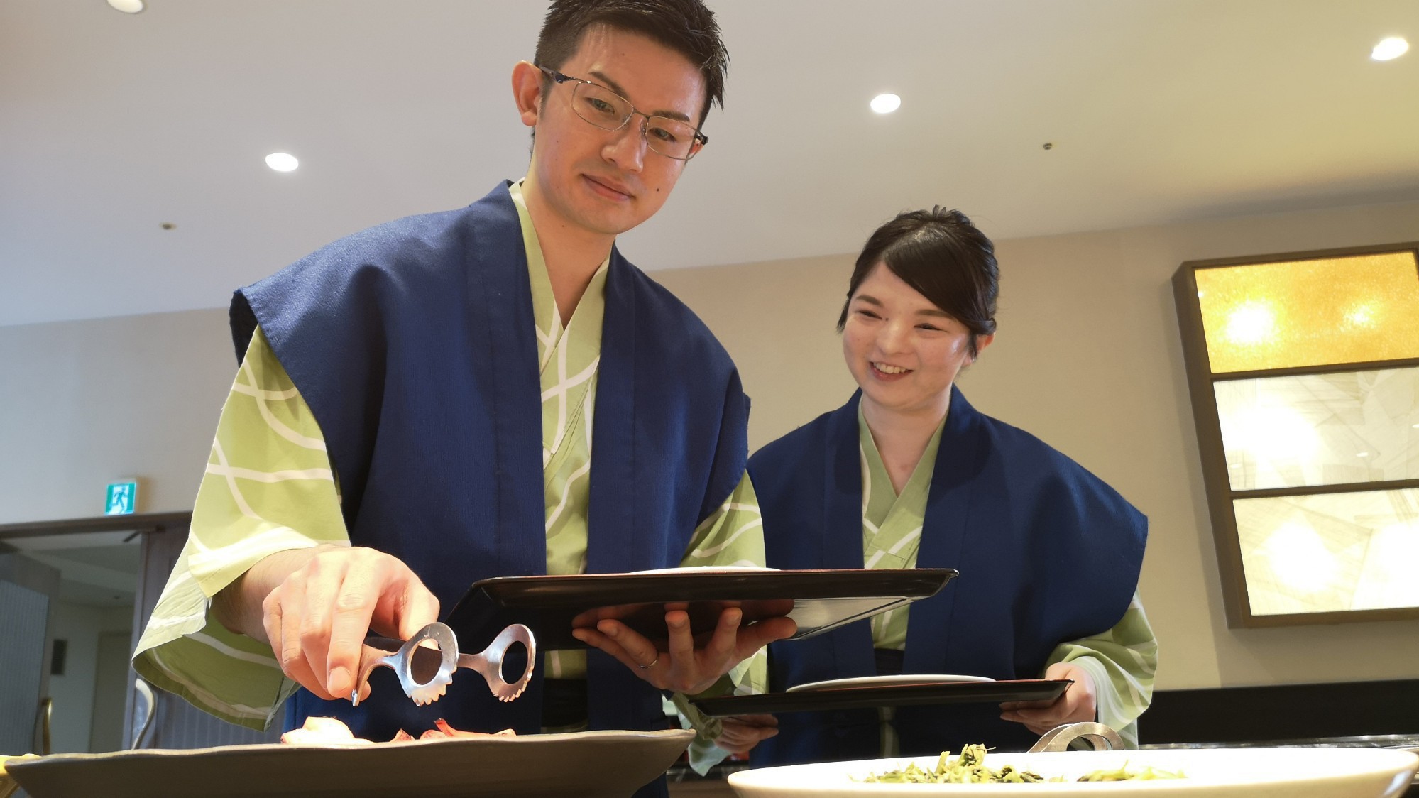 第一滝本館のビュッフェ会場、和食からエスニックまで揃う