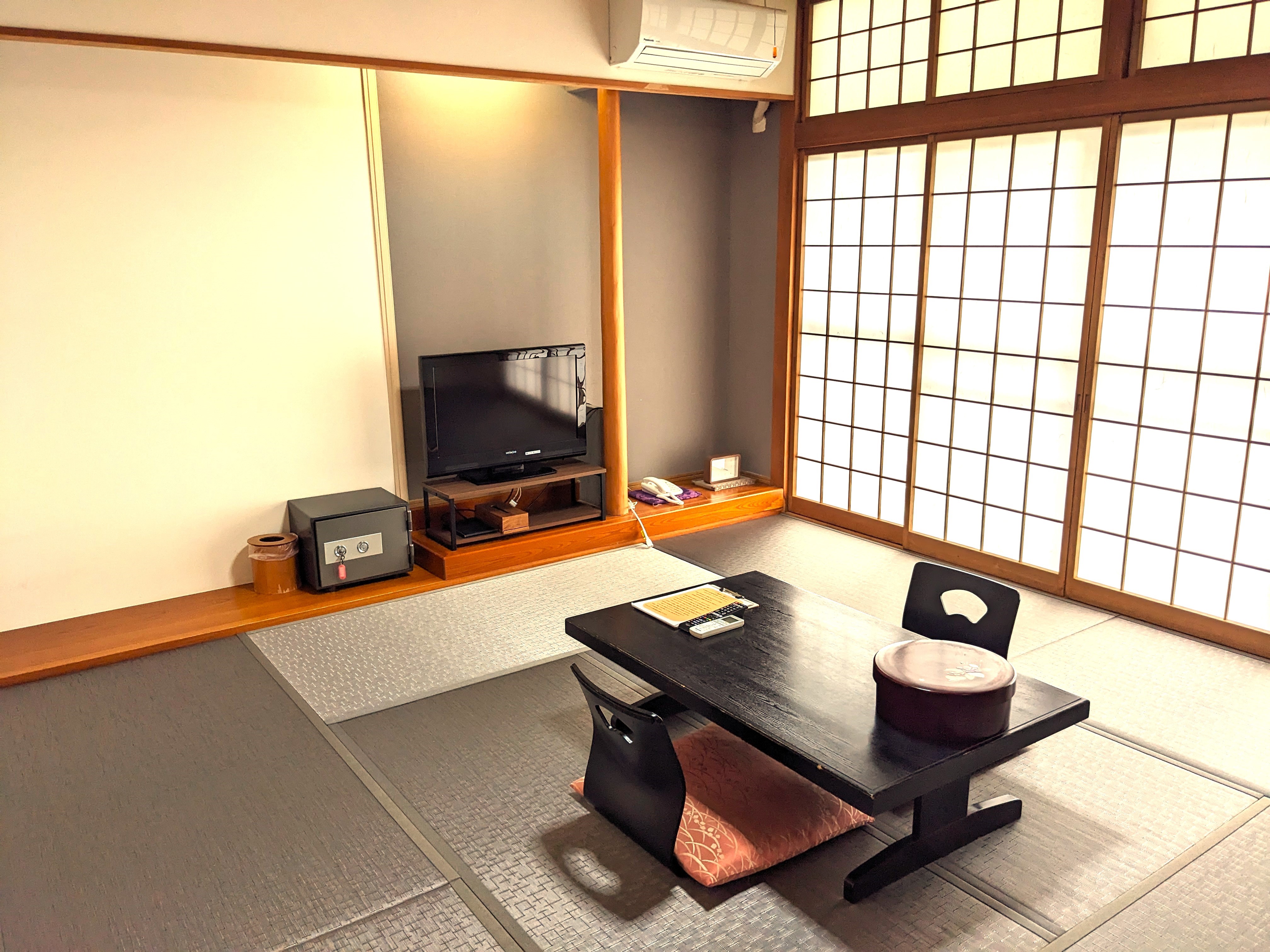 2階　和室　11畳間　　お子さま連れにおすすめ