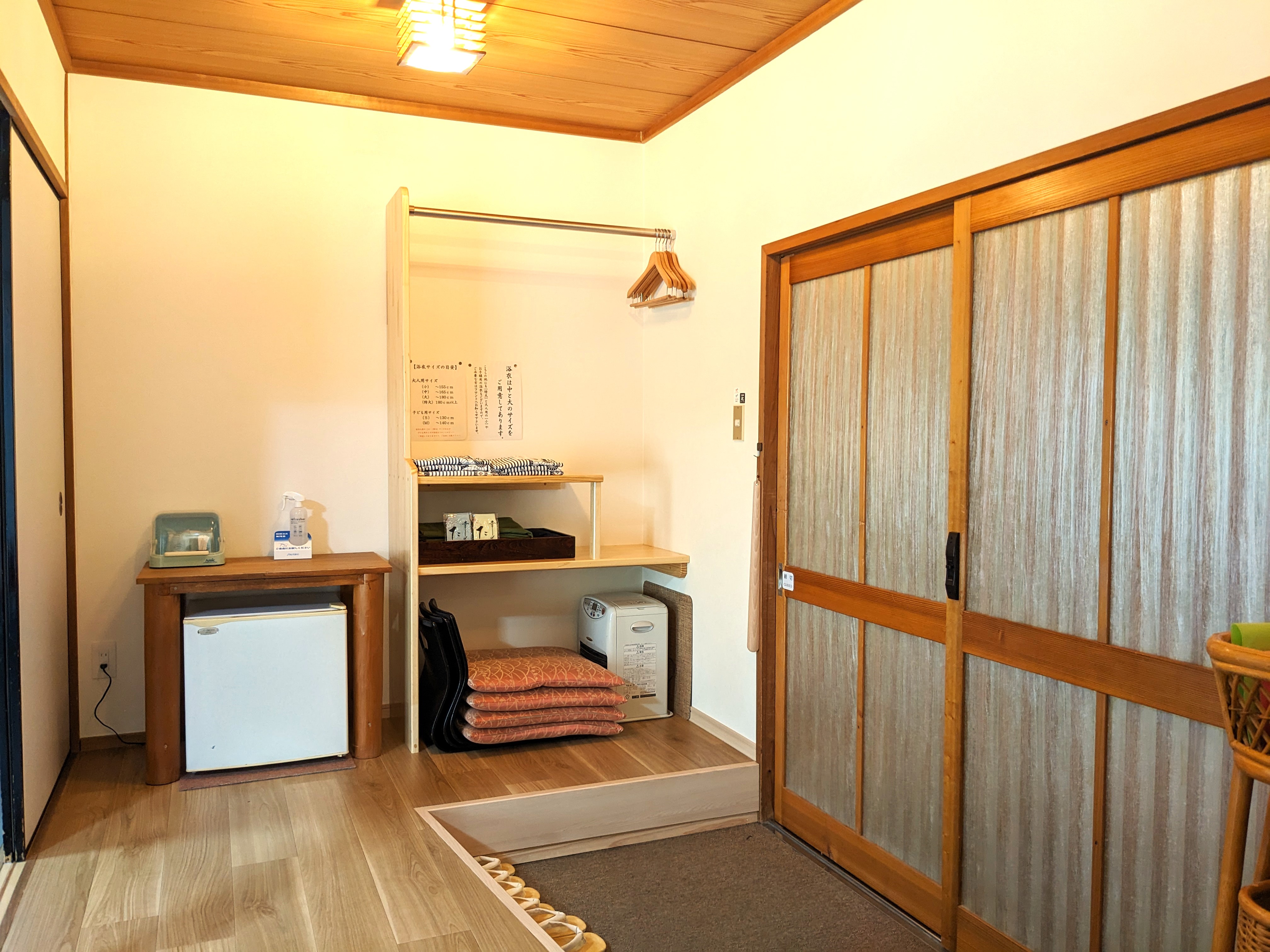 2階　和室11畳間　浴衣　棚