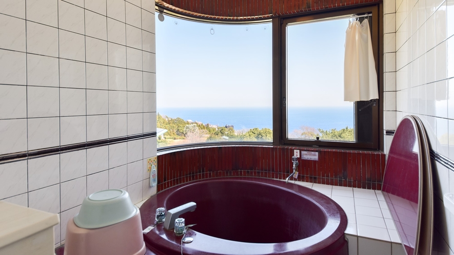 *客室一例／本館客室3LDK　海を眺めながら温泉でリラックス。