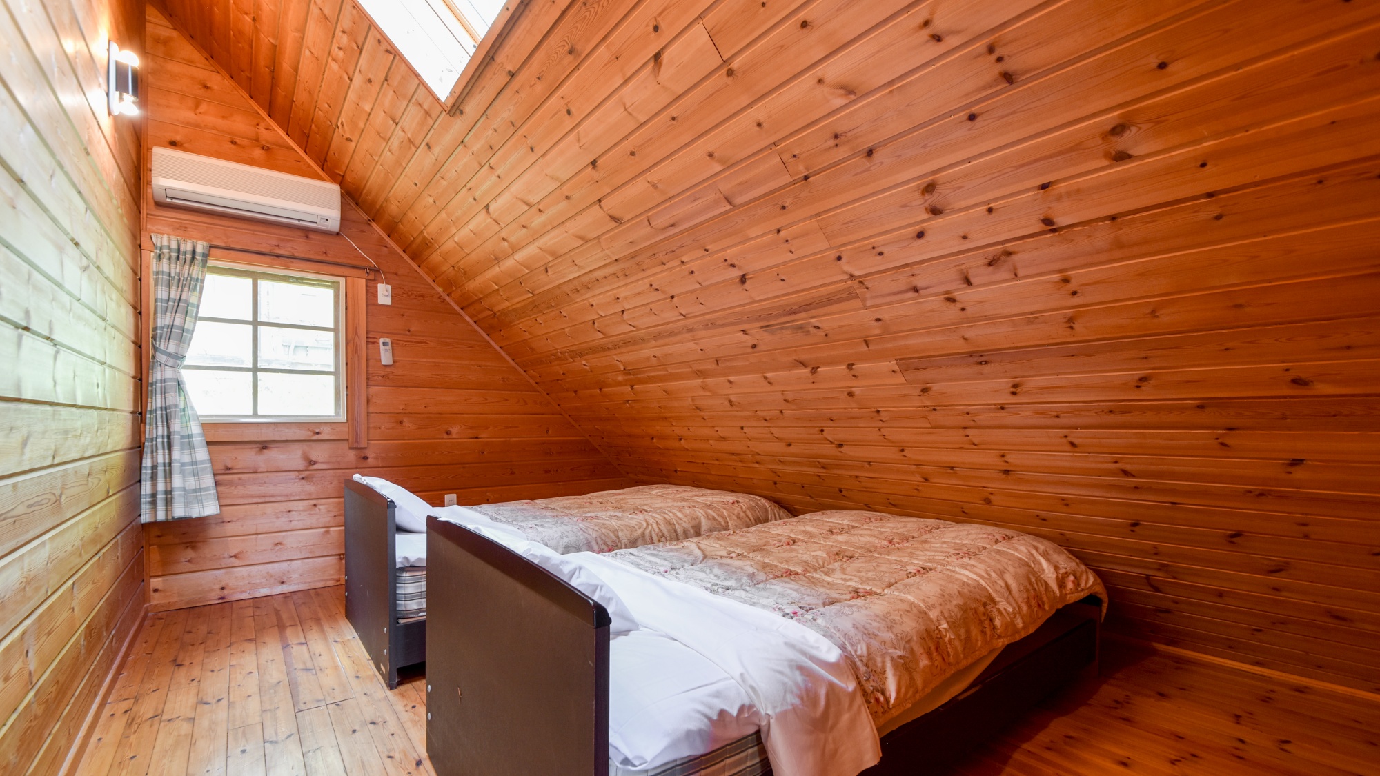 *ログハウス「プロム熱海」／ベッドルーム