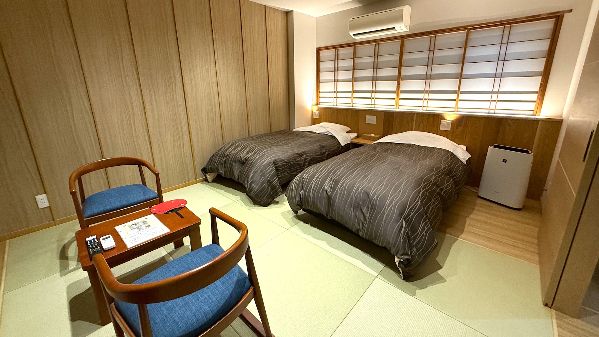 松ぼっくりの間（コンパクトツイン）ベッドはシングルベッドを2台配置。