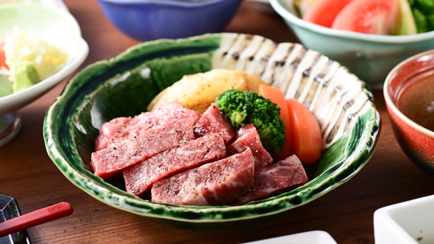 上質な脂と赤身から生まれるやわらかな食感と旨みが特徴である「上州牛」のステーキ