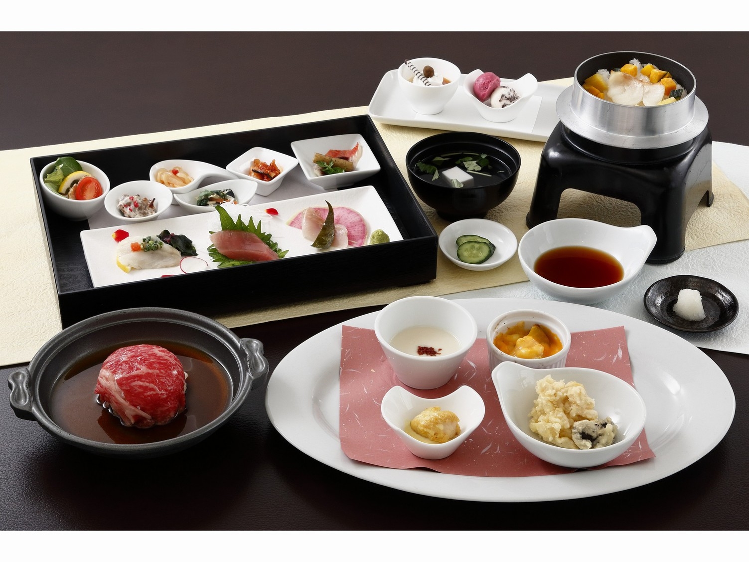 【春SALE】◎旬の食材で和洋創作料理を堪能〜「季節の花神楽御膳」宿泊プラン