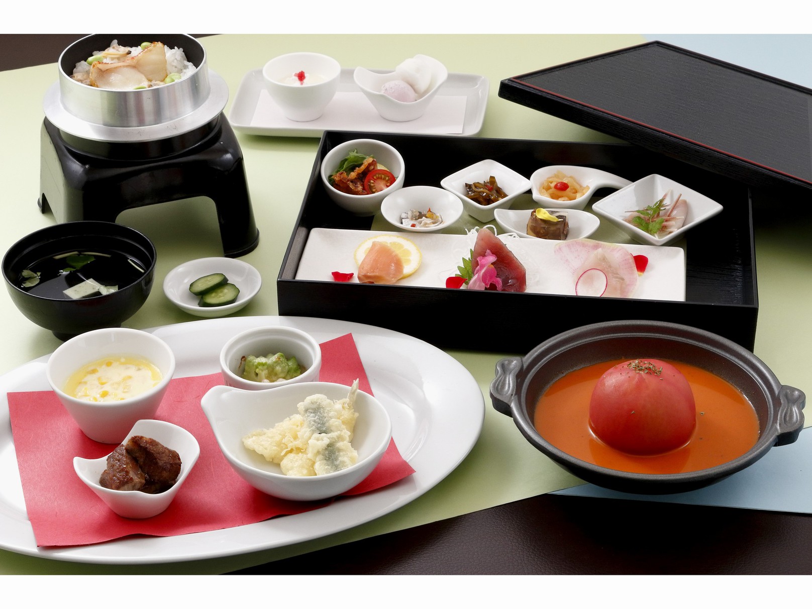 【10月1日〜宿泊分】旬の食材で和洋創作料理を堪能〜「季節の花神楽御膳」宿泊プラン