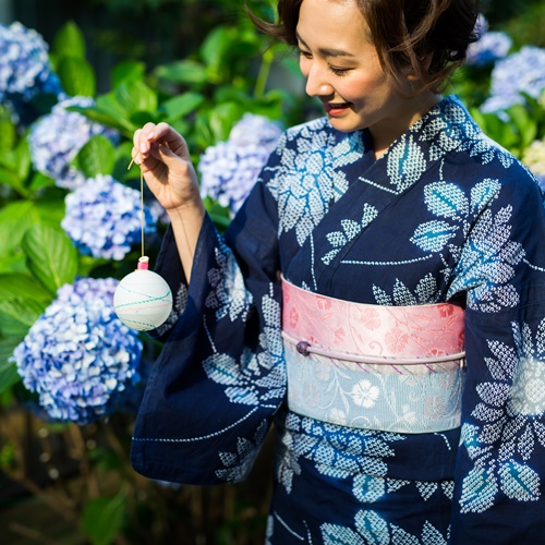 近くには紫陽花の寺「高原院」がございます。初夏に咲き誇る色とりどりの紫陽花を味わってください。