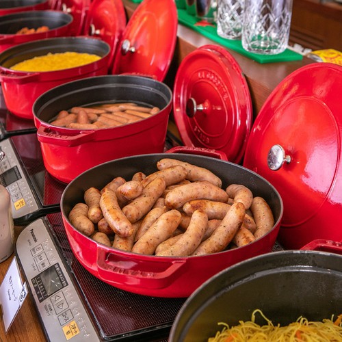 朝食バイキング：和洋折衷のバイキング形式でお召し上がりください。