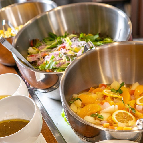 朝食バイキング：和洋折衷のバイキング形式でお召し上がりください。