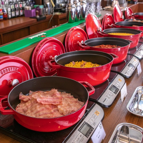 朝食バイキング：和洋折衷のバイキング形式でお召し上がりください。