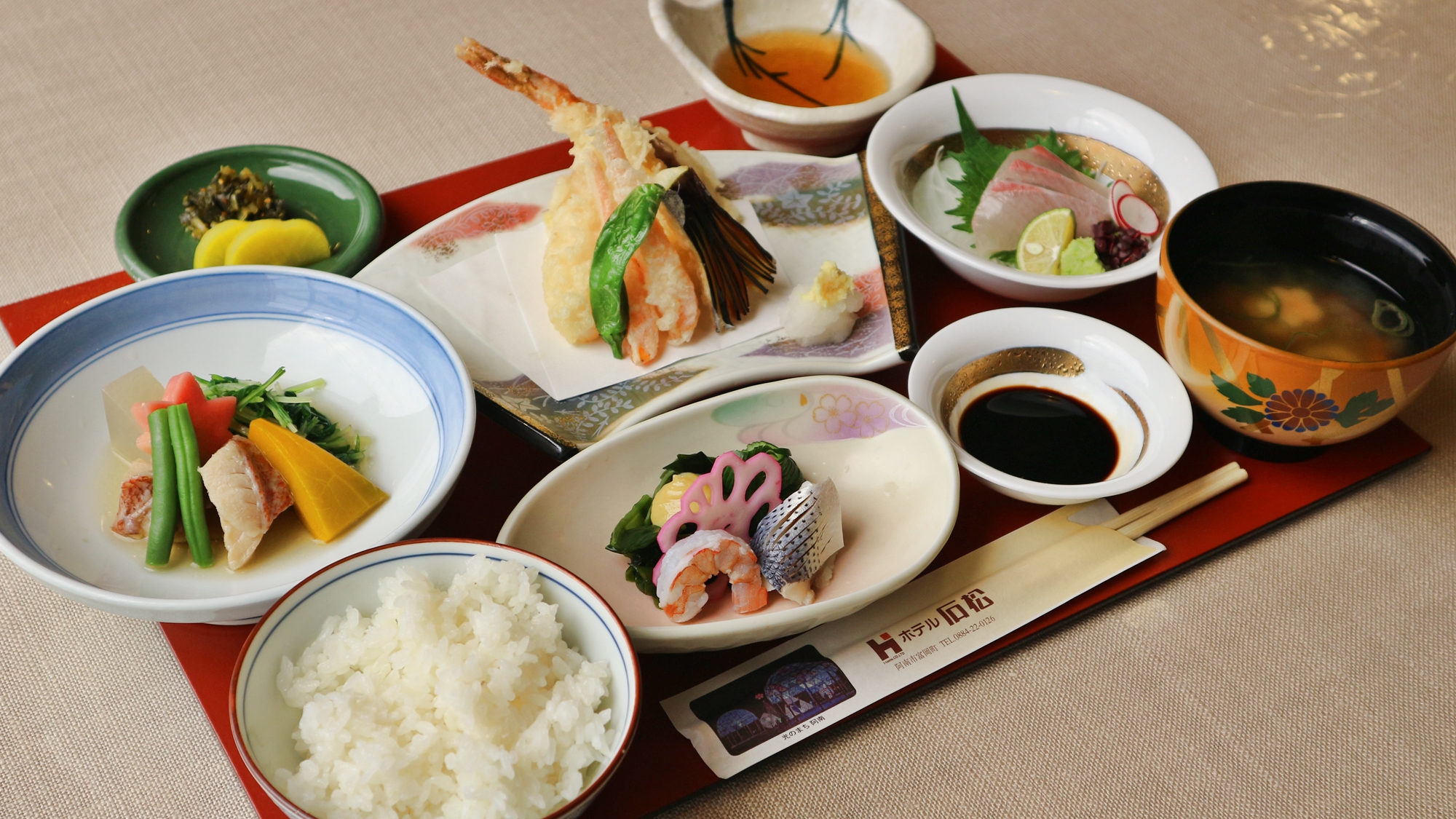 *【夕食一例】地元の旬の山海の幸を使用した料理