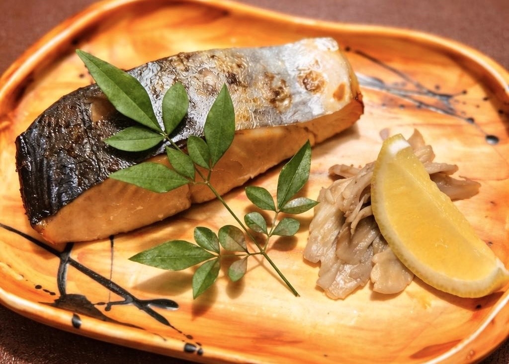 春〜初夏限定の特別料理　鰆のフィルム包み焼・ハマグリの汐鍋・春のポタージュ【山形牛ステーキ付プラン】