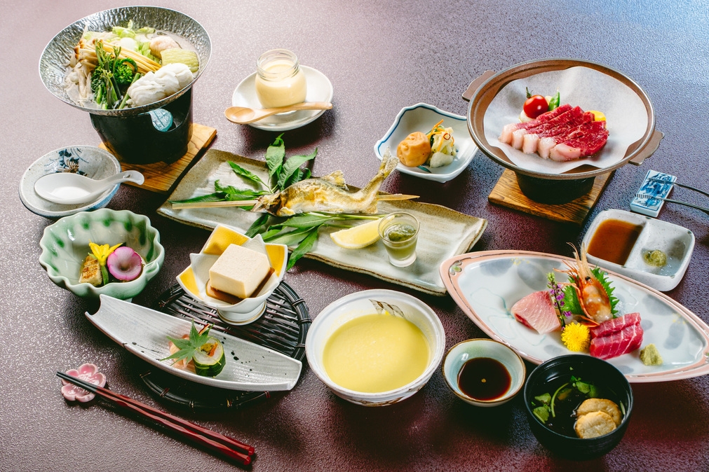 初夏〜初秋限定の特別料理　鮎の姿焼き・ハモ鍋・夏の冷製ポタージュ　【山形牛ステーキ付プラン】