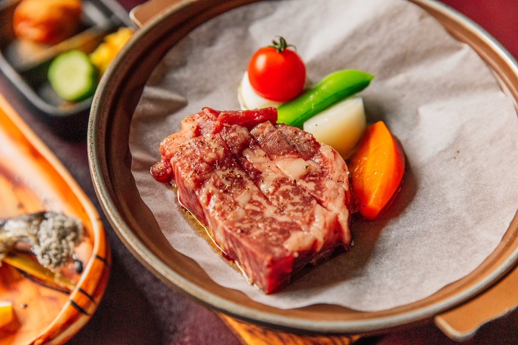 ◆一番人気／朝夕個室食◆　夕食・朝食共に、リニューアルした個室会食場で【　山形牛ステーキ付プラン　】