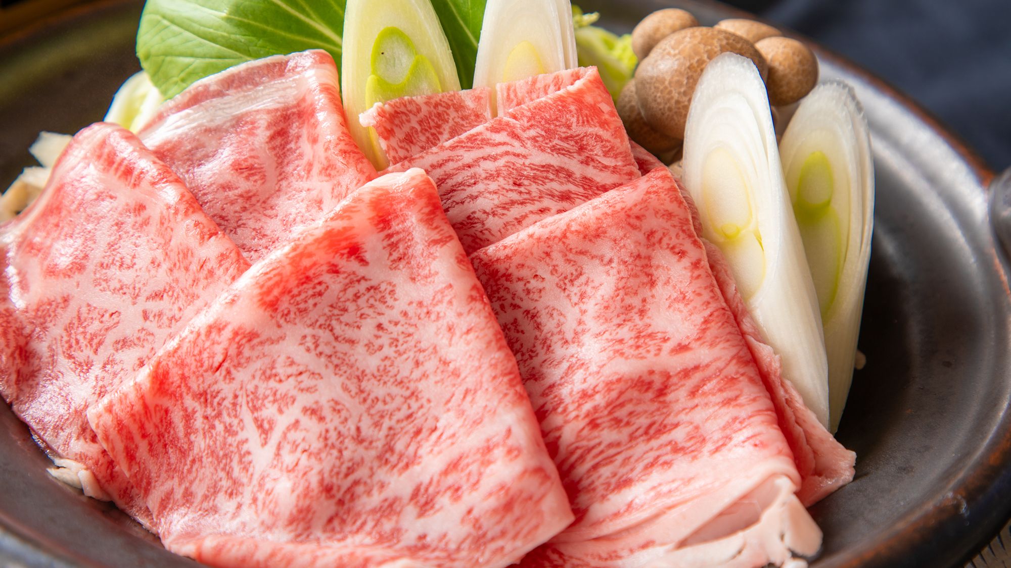 とろける旨み、湯気に満ちるおおいた和牛