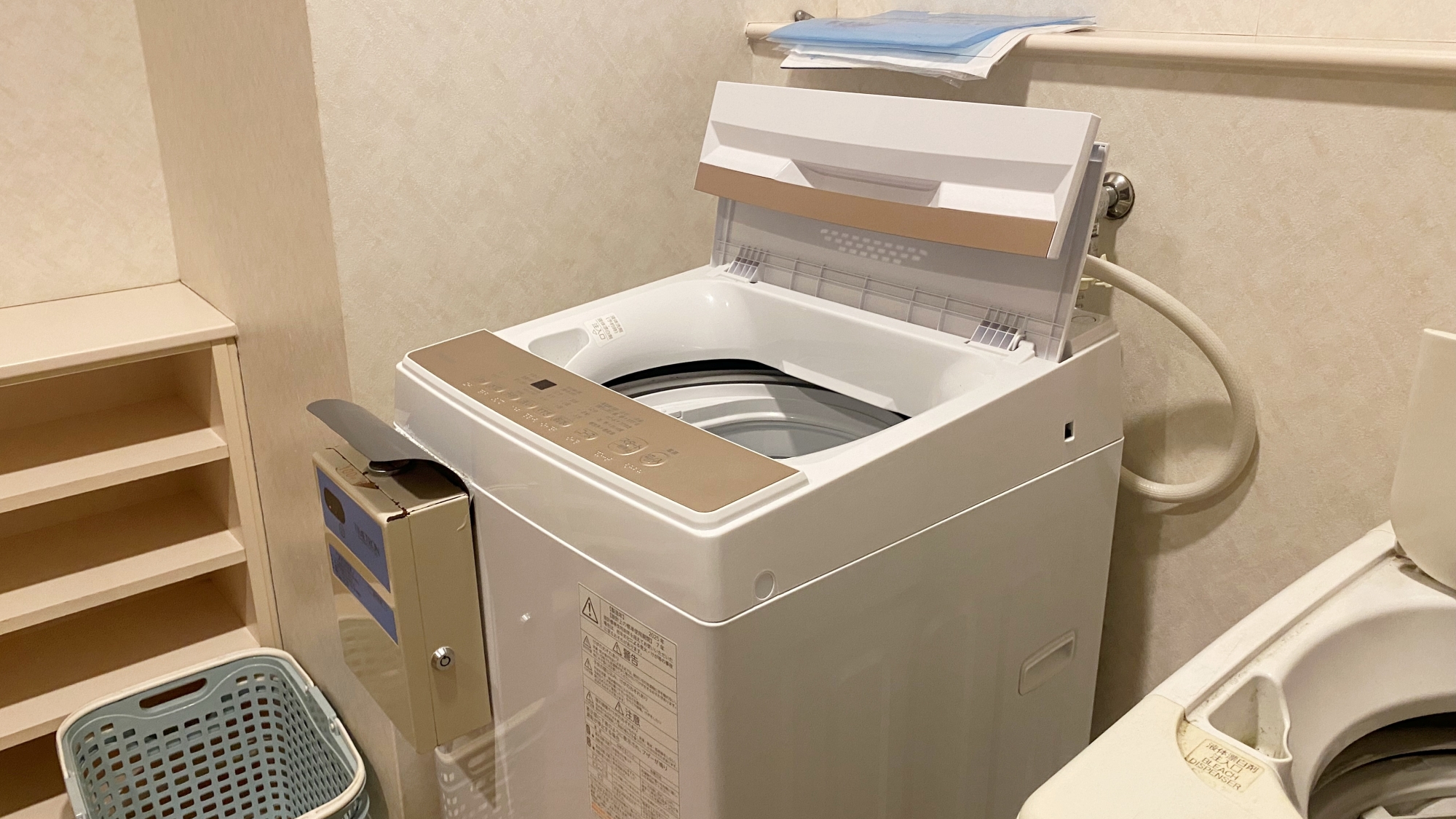 *【館内設備】長期滞在・連泊に便利なコインランドリーは大浴場にございます。