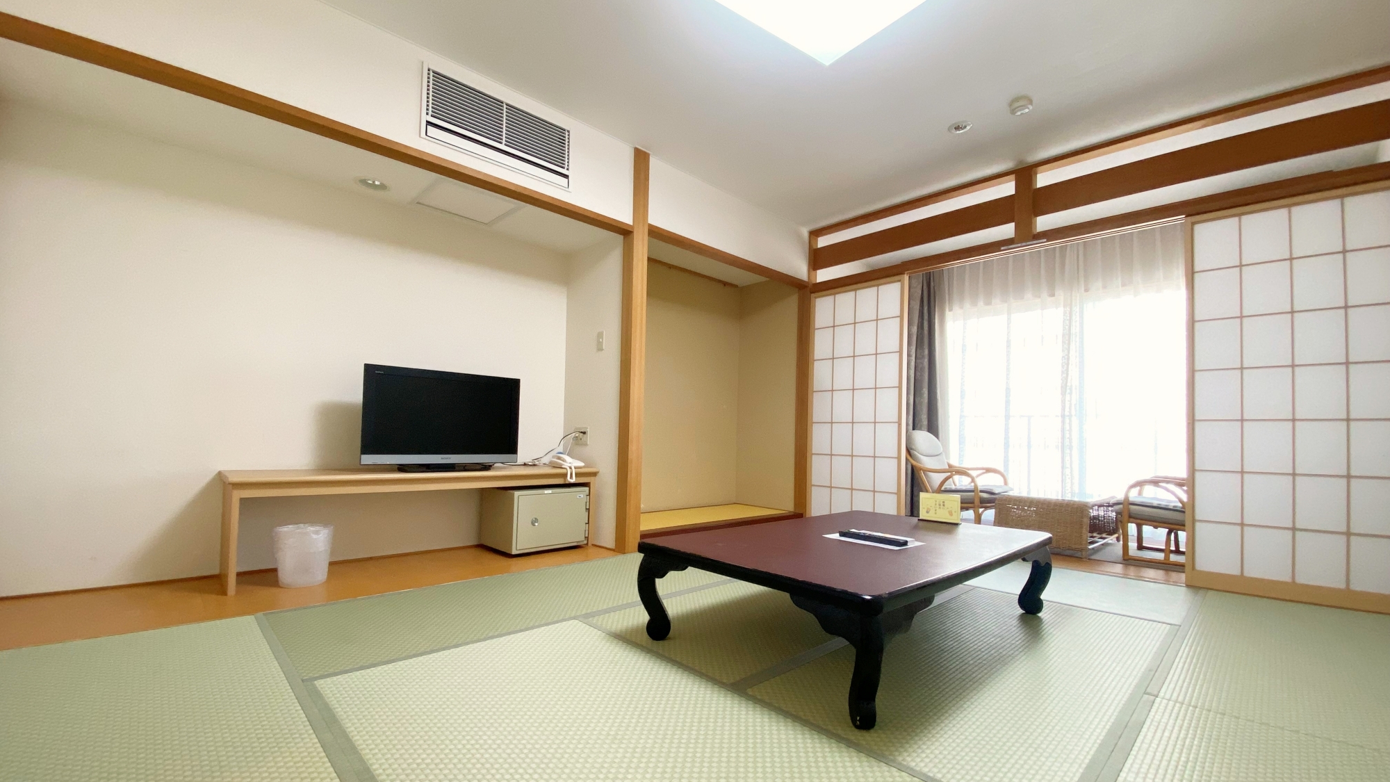 *【お部屋一例】10畳広縁付き。テレビ付きで、のんびり過ごせる快適空間です。