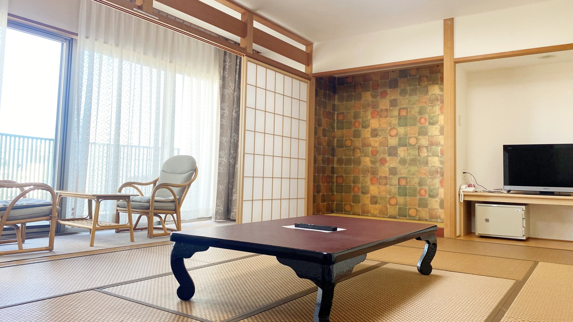 *【お部屋一例】12畳広縁付き。和モダンな空間を温泉とともにお楽しみください。