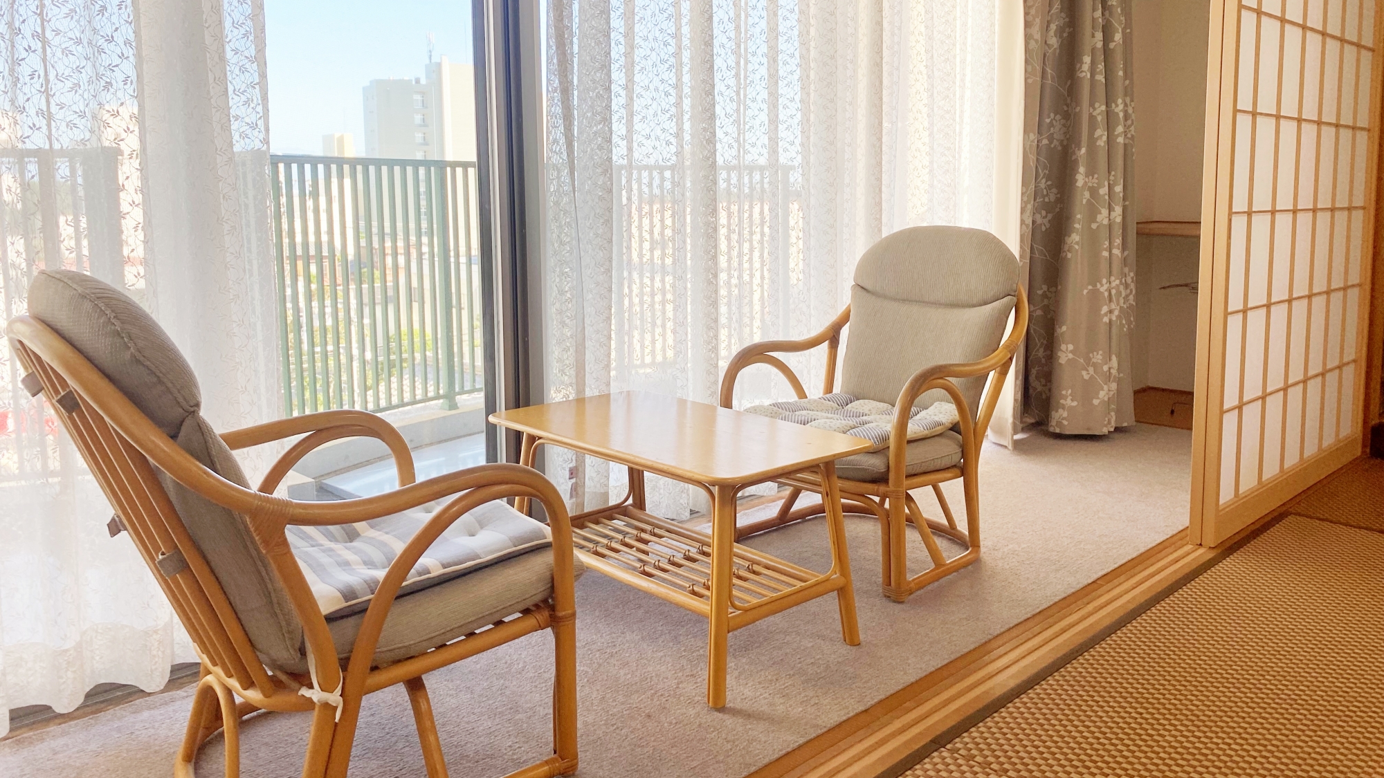 *【お部屋一例】やさしい日差しが差し込む癒しの空間です。