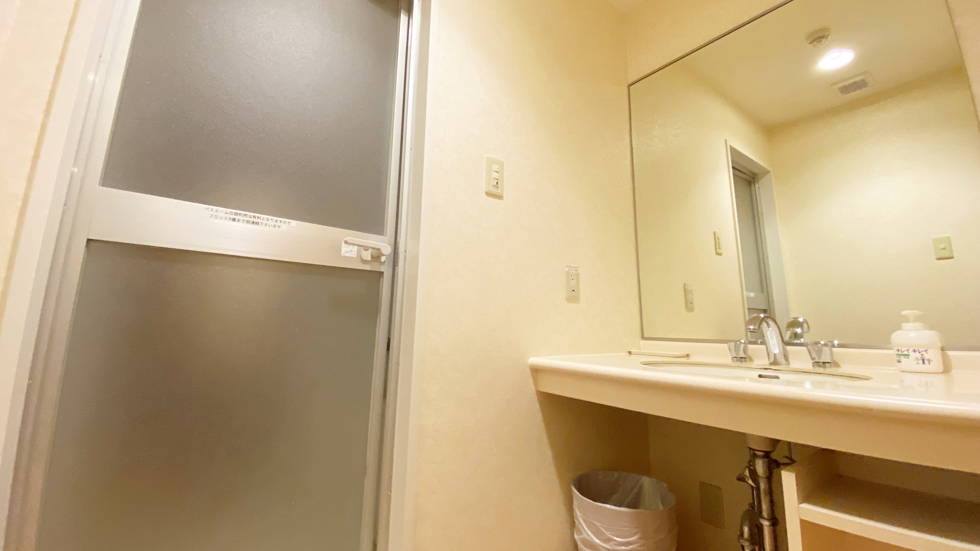 *【客室設備】清潔感のある洗面スペースで快適に（※バスルームのご使用は別料金）